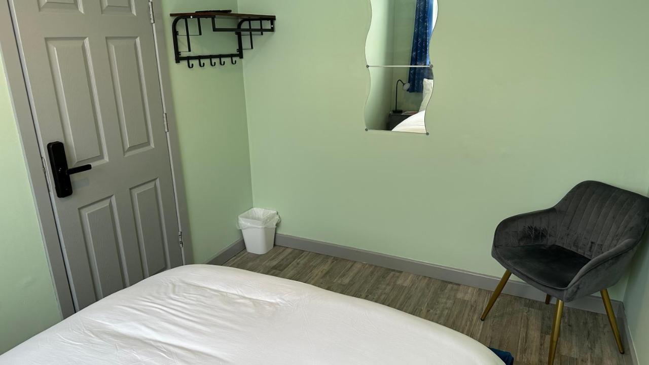 Homestay In Walsall Buitenkant foto